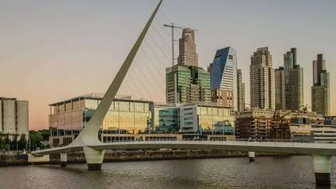 Puente de la Mujer, en Puerto Madero, Buenos Aires. 