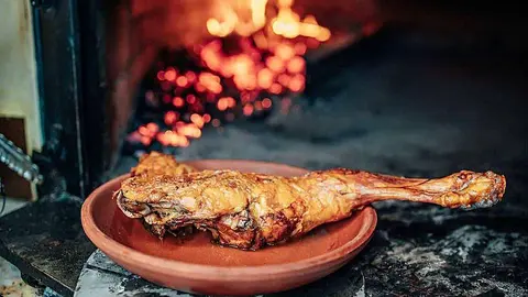 El cordero lechal al horno de leña de Asador de Aranda en Dubai es verdaderamente insuperable. (Cedida)
