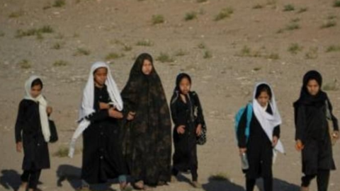 Niñas con abayas. (Fuente externa)