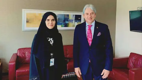 El embajador de Colombia en EAU junto a Al Alhbabi Al Saghira, directora para América del MoFAIC. (Twitter)