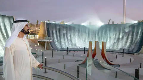 El jeque Mohammed bin Rashid Al Maktoum, en el sitio de la Exposición Universal 2020 Dubai. (WAM)