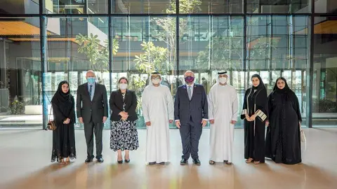 La delegación de Guatemala junto a las autoridades de Sharjah. (WAM)