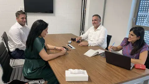 Mabel Hoyos (izquierda) frente a Biviana Riveiro de Pro Dominicana. (Cedida)