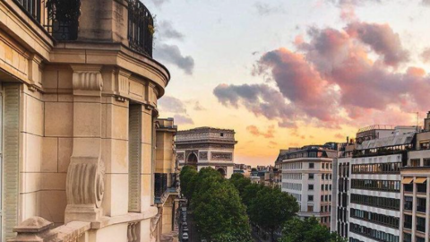 Exterior del lujoso hotel en París. (Instagram)