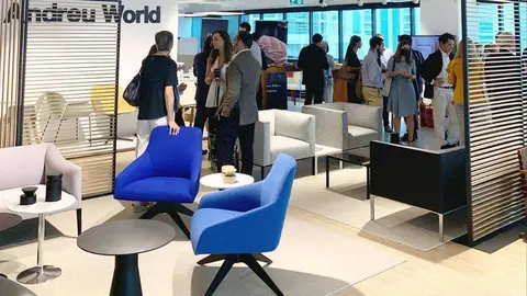 Desarrollo del desayuno empresarial organizado por el SBC en la sede de Andreu World en Dubai. (Cedida)