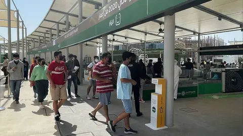 La apertura de Emiratos Árabes Unidos tras superar la pandemia está teniendo unos efectos muy positivos en la Exposición Universal 2020 de Dubai, que cada día registra mayor número de visitas. (EL CORREO)