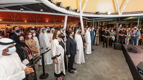 Ministros emiratíes y autoridades españolas, durante el acto protocolario de celebración de la Fiesta Nacional en el Pabellón de España de Expo 2020 Dubai. (Cedida)