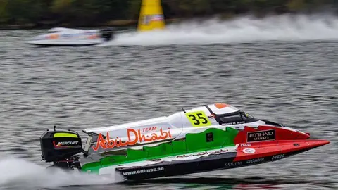 La embarcación de Abu Dhabi ganadora de la prueba. (WAM)