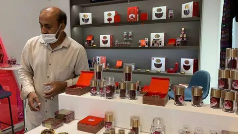 Mohamed Omer Rahimy en el Pabellón de Afganistán en Expo Dubai. (EL CORREO)