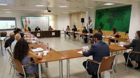 Representantes de numerosas empresas andaluzas, durante su encuentro en Extenda con el embajador de Emiratos Árabes en España. (Cedida)