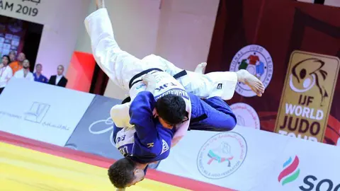 Dos judocas en Abu Dhabi. (WAM)