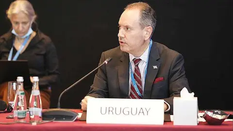 Álvaro Ceriani, embajador de Uruguay en Emiratos Árabes, interviene durante el Consejo de IRENA celebrado en octubre. (IRENA)