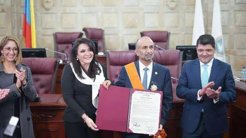 Segundo por la derecha, Ahmed bin Mohammed Al Jarwan, presidente del Consejo Global por la Tolerancia y la Paz.