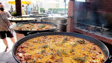 Impresionantes paellas en Dubai a modo ilustrativo. (EL CORREO)