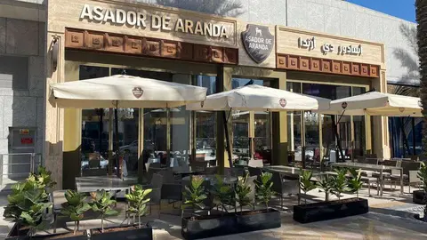 Terraza de Asador de Aranda, situado en el bulevar Sheik Mohamed bin Rashid, junto al Burj Khalifa y en el corazón de Dubai. (Cedida)