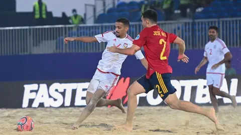 Una imagen del encuentro de fútbol playa entre las selecciones de Emiratos y España. (WAM)