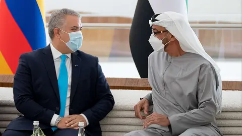 Duque con el príncipe heredero de Abu Dhabi en noviembre de 2021. (WAM)
