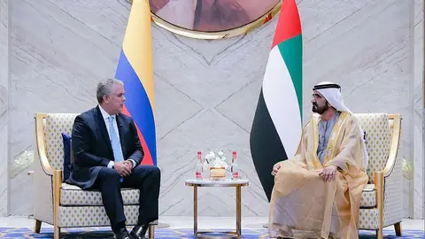 El ex presidente de Colombia con el gobernante de Dubai. (WAM)