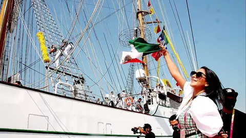 Llegada del Cuauhtémoc a Dubai (2)
