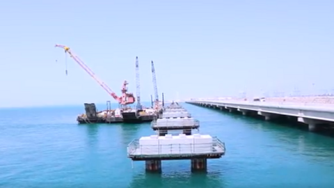 Una captura de pantalla del vídeo difundido del puente ferroviario. (WAM)
