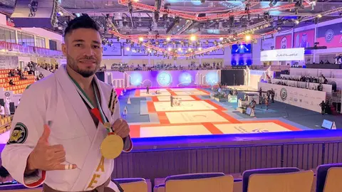 Willy Fernández con la medalla de oro conseguida en el Mundial de Jiu Jitsu de Abu Dhabi. (Cedida)