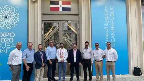 Eduardo Sanz Lovatón junto a la delegación dominicana. (Fuente externa)