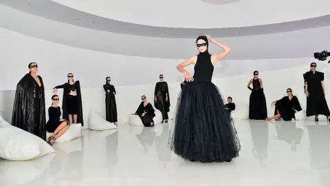 Las modelos, en el atrio del Pabellón de España en Expo 2020 Dubai durante el desfile 'Moda y Método'. (EL CORREO)