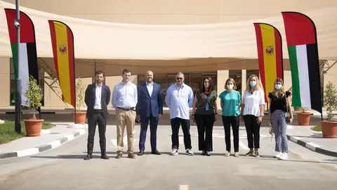 La delegación de empresas del SBC y representantes de Abengoa en Al Nor 1. (EL CORREO)