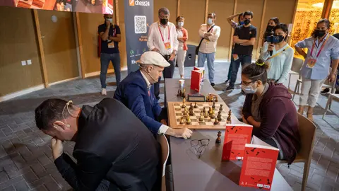 Un momento de la partida de ajedrez a ciegas. (Cedidas)