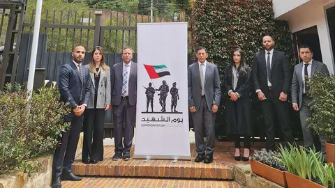 Embajada de EAU en Bogotá durante el minuto de silencio por los mártires. (Twitter)