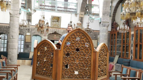 Joe Jajati en la sinagoga al-Franj en Damasco. (Fuente externa)