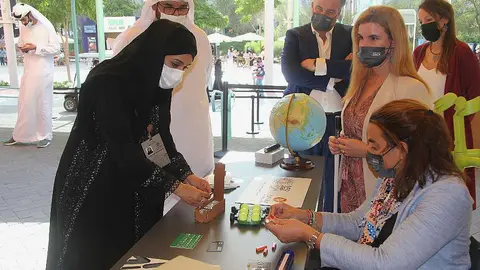 S.E. Hessa Essa Buhumaid, ministra emiratí de Desarrollo Comunitario, durante su visita al Pabellón de España en Expo 2020 Dubai. (@ExpoSpain2020)