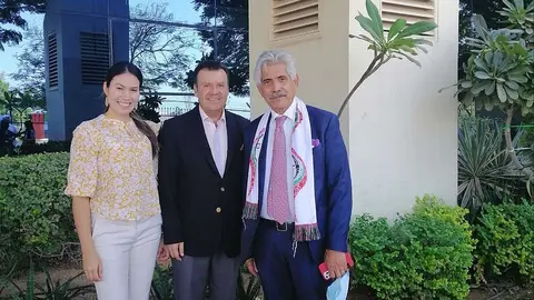 De izquierda a derecha, Carolina Lozada, Farid Lozada y Giuseppe Sabba, CEO de IHC. (Cedida)