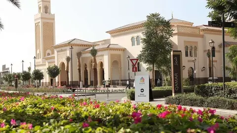 La mezquita Madinat Badr Masjid inspirada en la Alhambra. (Twitter)