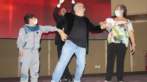 MagoMigue, durante su espectáculo en el Pabellón de España de Expo 2020 Dubai. (@ExpoSpain2020)