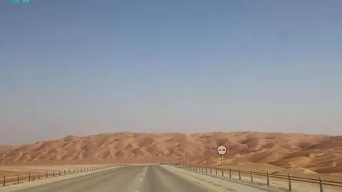 Un tramo de la nueva carretera entre Arabia y Omán. (Saudi Gazette)