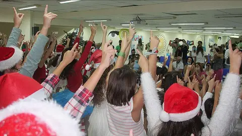 La Función de Navidad de El Cole en Dubai fue una explosión de alegría. (EL CORREO)