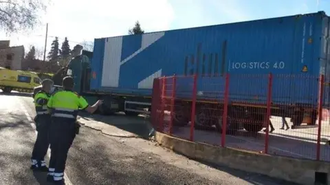 El contenedor donde viajaron los afganos. (Twitter)