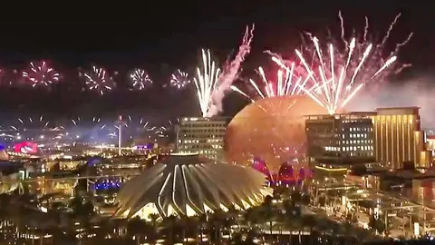 Fuegos artificiales en Expo 2020 Dubai. (expo2020dubai)