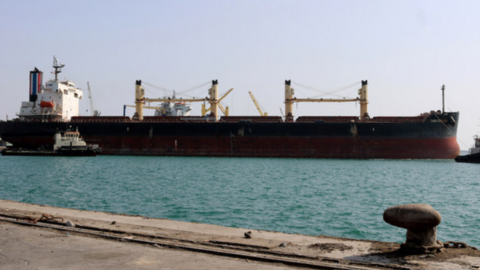 Una fotografía tomada el 20 de marzo de 2021 muestra el puerto de la ciudad costera de Hodeida en el Mar Rojo de Yemen. (Fuente externa)