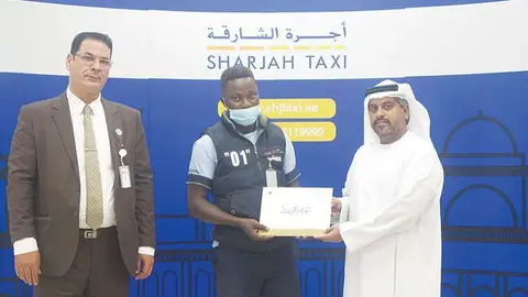 Abraham Airaodion es homenajeado por su integridad. (Fuente externa)