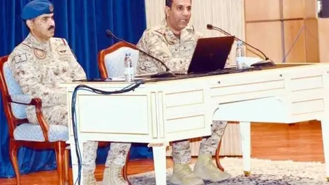 El portavoz de la Coalición Árabe durante la rueda de prensa. (SPA)