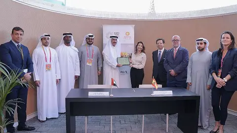 Foto de Familia tras la firma en el Pabellón de España de Expo 2020 del memorando de entendimiento. (ExpoSpain2020)