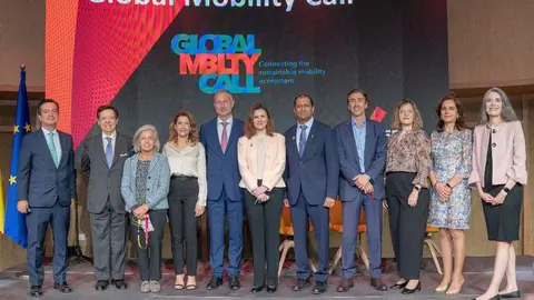 Foto de familia tras la presentación en el Pabellón de España de Expo 2020 Dubai del congreso Global Mobility Call. (@ExpoSpain2020)