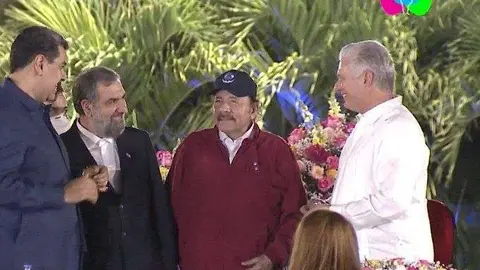 El primero por la derecha es Mohsen Rezaei en la toma de posesión del presidente de Nicaragua. (Twitter)