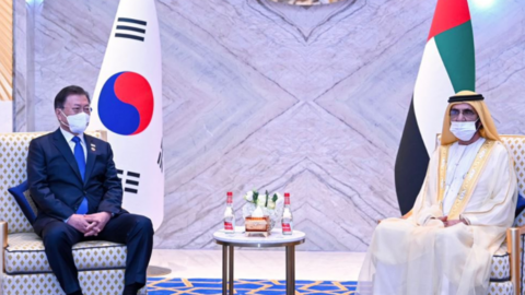 El presidente Corea del Sur y el gobernante de Dubai. (Twitter)