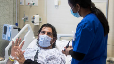 El herido Saeed Noor Jabar Khan de Pakistán en el hospital. (Fuente externa)