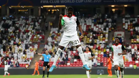 Un futbolista de Al Jazira celebra uno de los goles. (WAM)