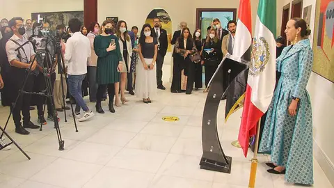 Numerosas personas acompañaron a la embajadora Francisca E.Méndez en su emotiva despedida de Emiratos ÁRabes Unidos. (EL CORREO)