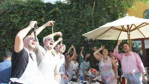 Asitentes a la Gran Calçotada Seville's Dubai 2022 (EL CORREO)